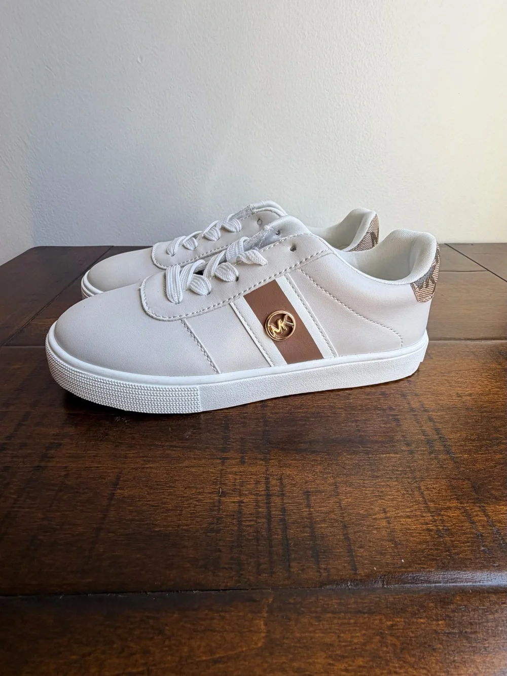 Michael Kors Girl’s White Beige Brown Logo Comfort Lace Up Sneakers Size